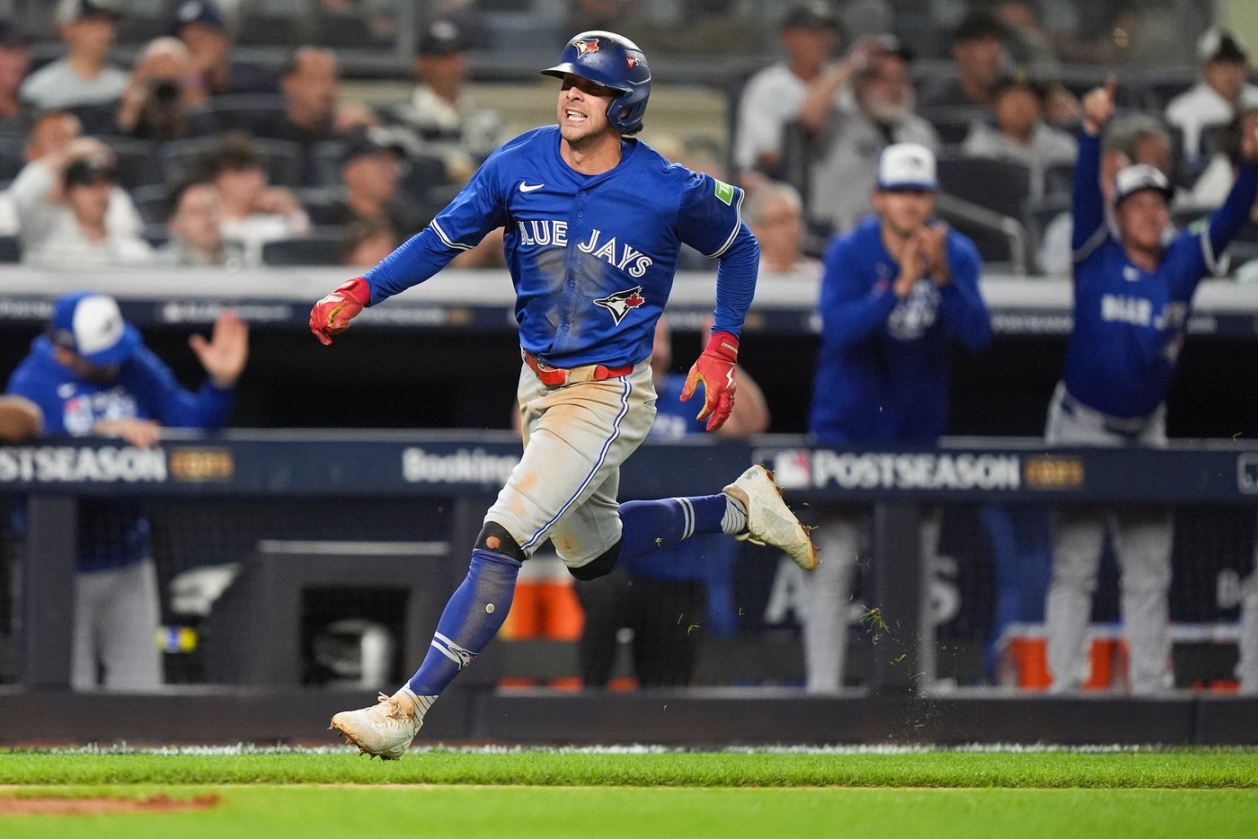 Photo Gallery: Yankees beat Blue Jays 9-6 in Game 3 | iNFOnews.ca