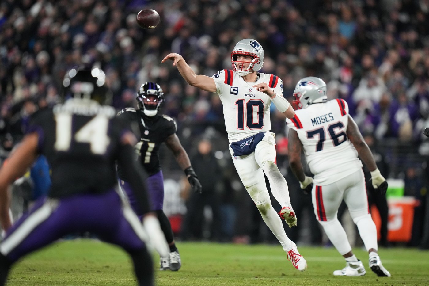 Drake Maye leads the Patriots to a 28-24 win over the Ravens that clinches a playoff spot | iNFOnews.ca