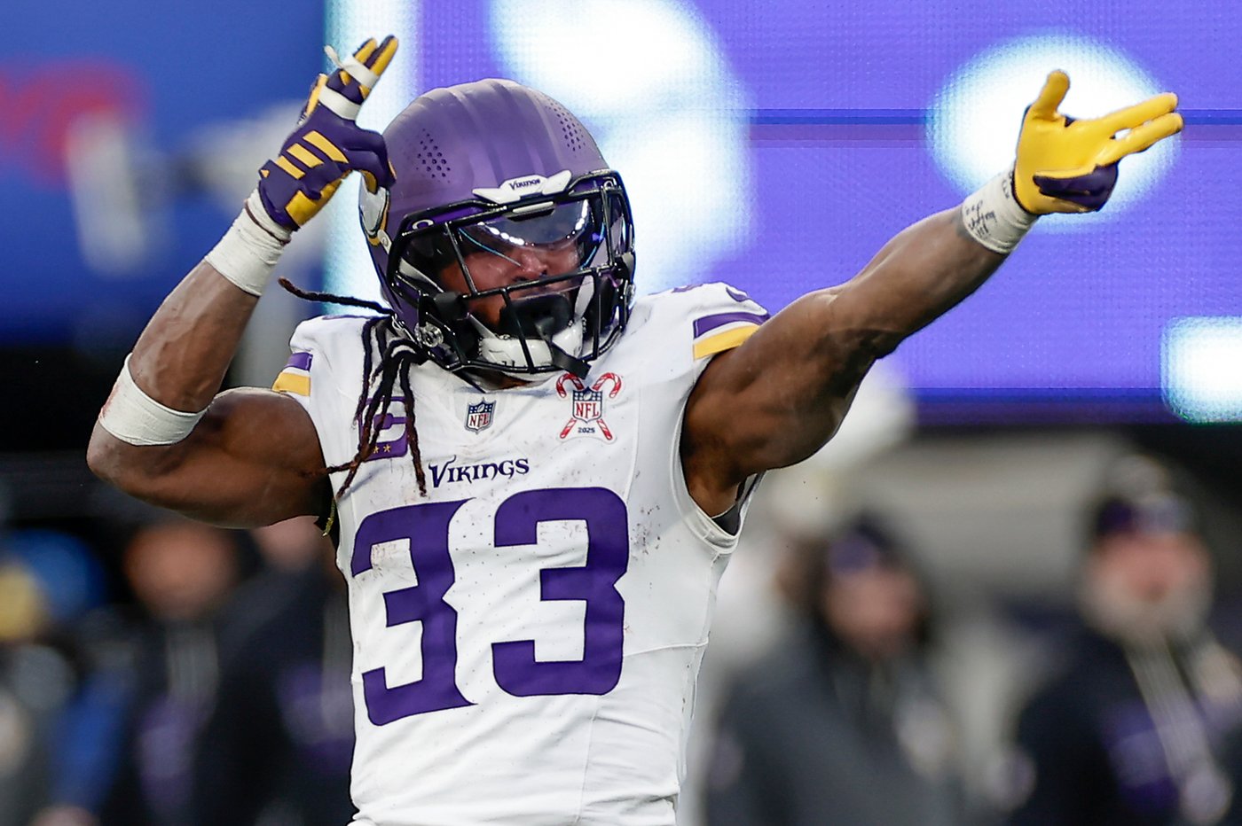 McCarthy's hand injury leaves Vikings in lurch again with latest setback raising long-term questions | iNFOnews.ca