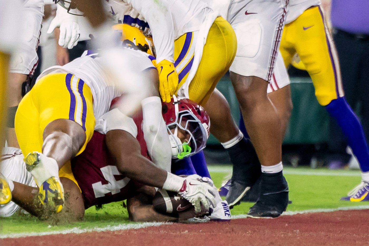 Stifling defense gives No. 4 Alabama its 8th straight win, 20-9 over LSU | iNFOnews.ca Stifling defense gives No. 4 Alabama its 8th straight win, 20-9 over LSU | iNFOnews.ca