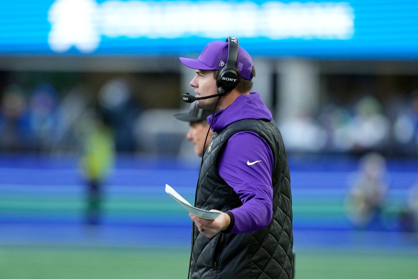 Seahawks visit Falcons in matchup of teams heading in opposite directions | iNFOnews.ca