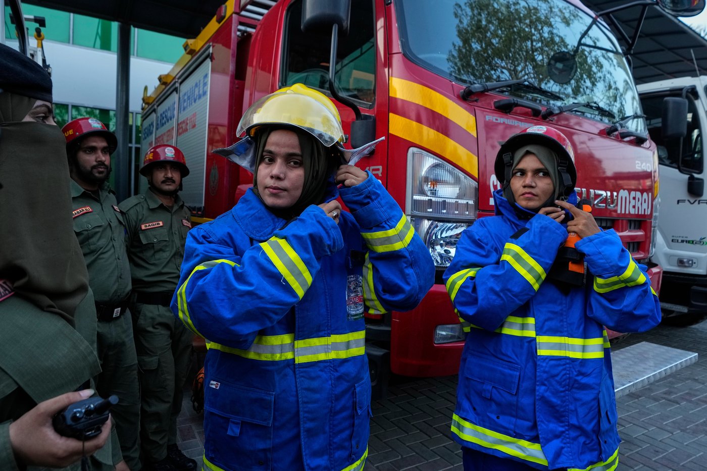 Women make inroads in Pakistan as they become firefighters and barriers slowly fall | iNFOnews.ca Women make inroads in Pakistan as they become firefighters and barriers slowly fall | iNFOnews.ca