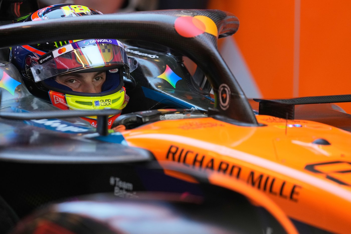 Hamilton crashes in final practice for F1 title-deciding Abu Dhabi GP ahead of qualifying | iNFOnews.ca Hamilton crashes in final practice for F1 title-deciding Abu Dhabi GP ahead of qualifying | iNFOnews.ca