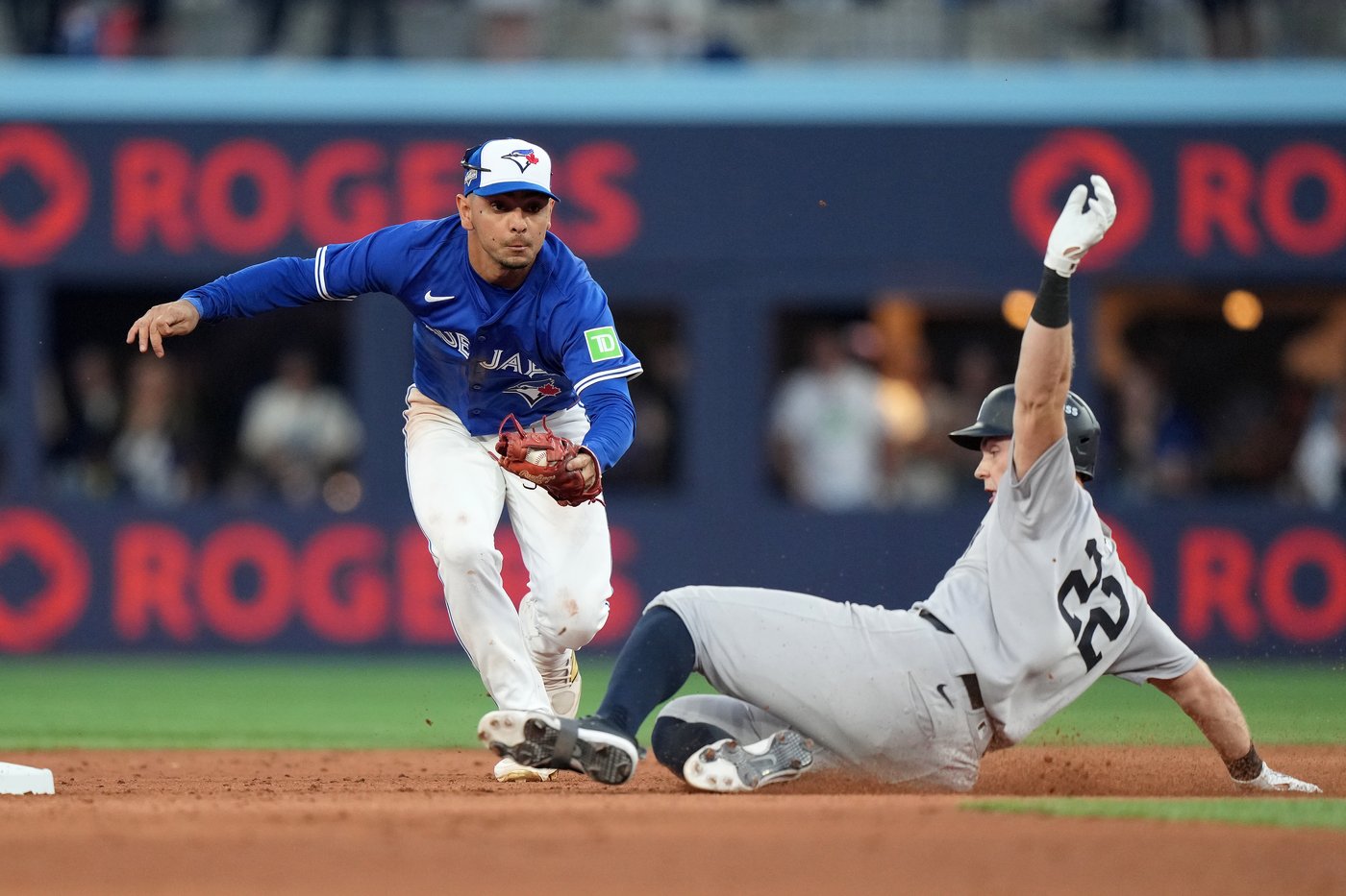 Photo Gallery: Blue Jays beat Yankees 13-7 in Game 2 of ALDS | iNFOnews.ca
