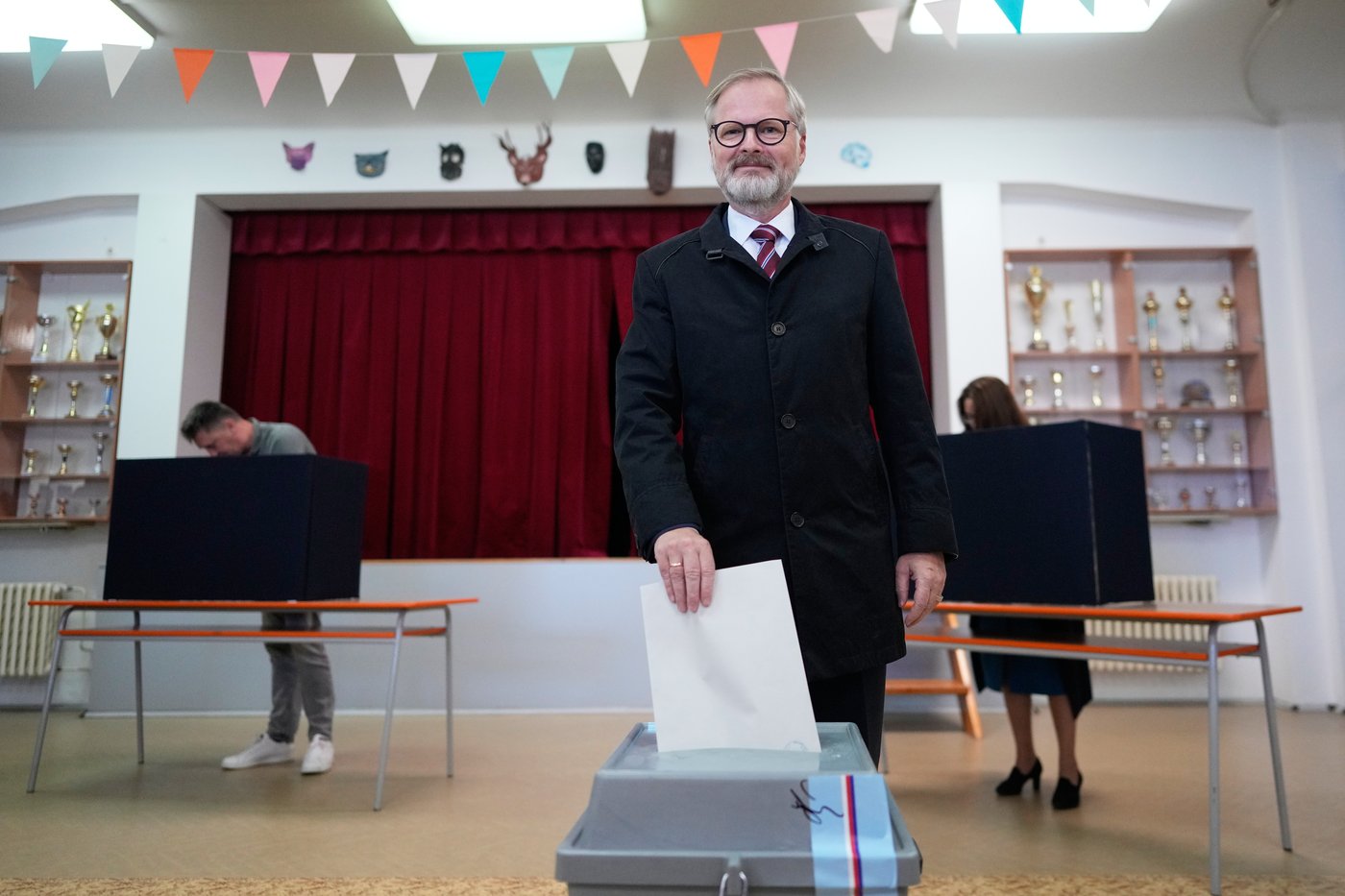 Czechs vote in election that could return populist and weaken support for Ukraine | iNFOnews.ca