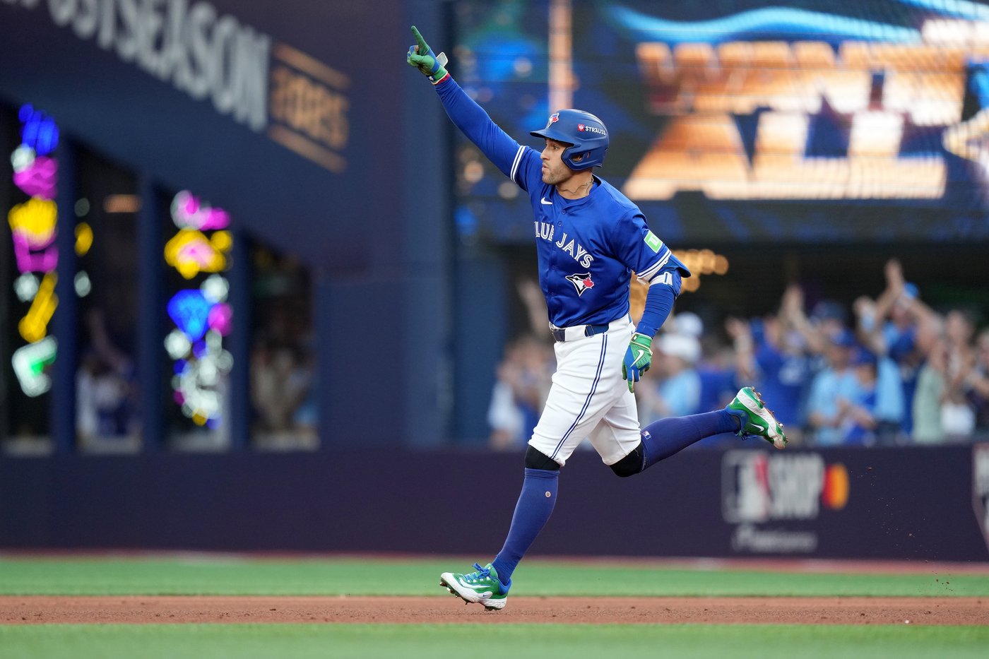 Photo Gallery: Blue Jays beat Yankees 13-7 in Game 2 of ALDS | iNFOnews.ca