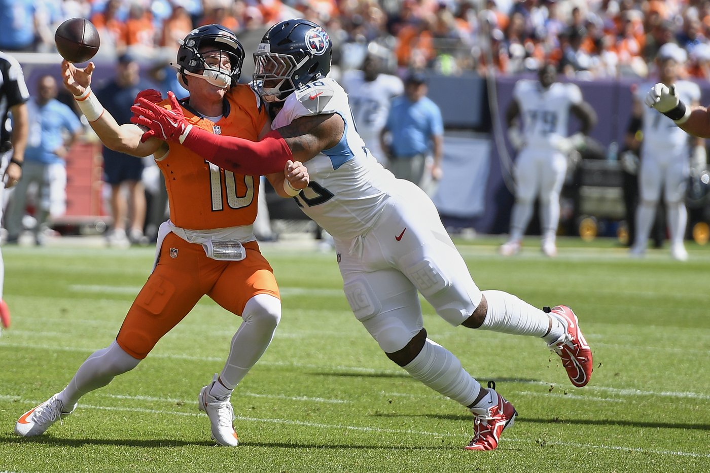 Broncos spoil Cam Ward's debut with a 20-12 win over the Titans | iNFOnews.ca Broncos spoil Cam Ward's debut with a 20-12 win over the Titans | iNFOnews.ca