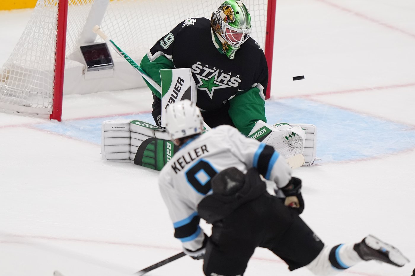 Mammoth's Clayton Keller plays in 4-3 loss to the Stars one day after father's death | iNFOnews.ca Mammoth's Clayton Keller plays in 4-3 loss to the Stars one day after father's death | iNFOnews.ca