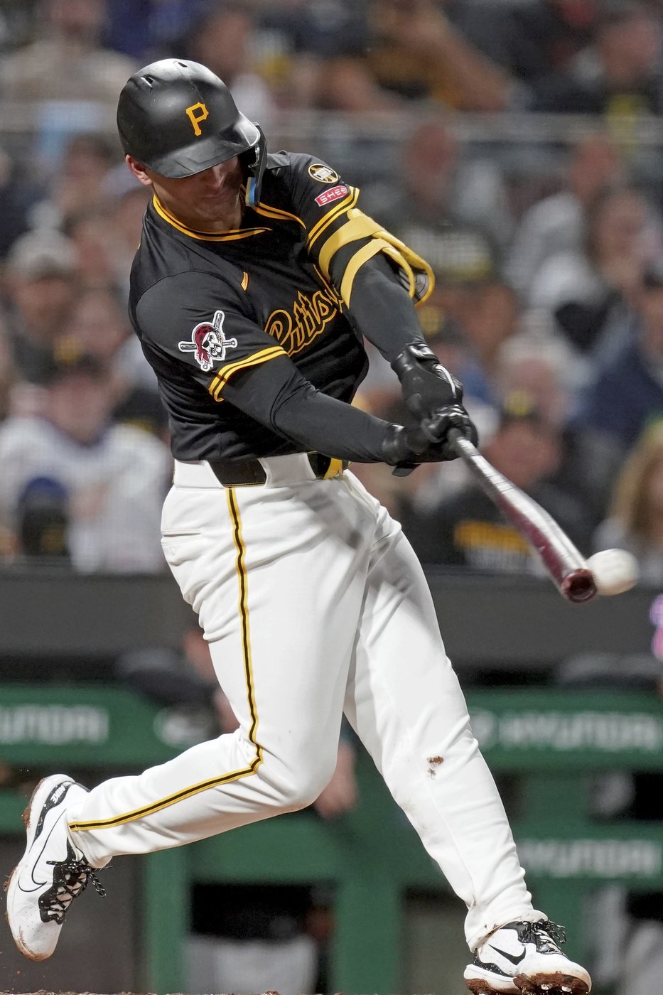 Skenes pitches 6 scoreless innings and Pirates hold off Dodgers 5-3 for 3-game series sweep | iNFOnews.ca