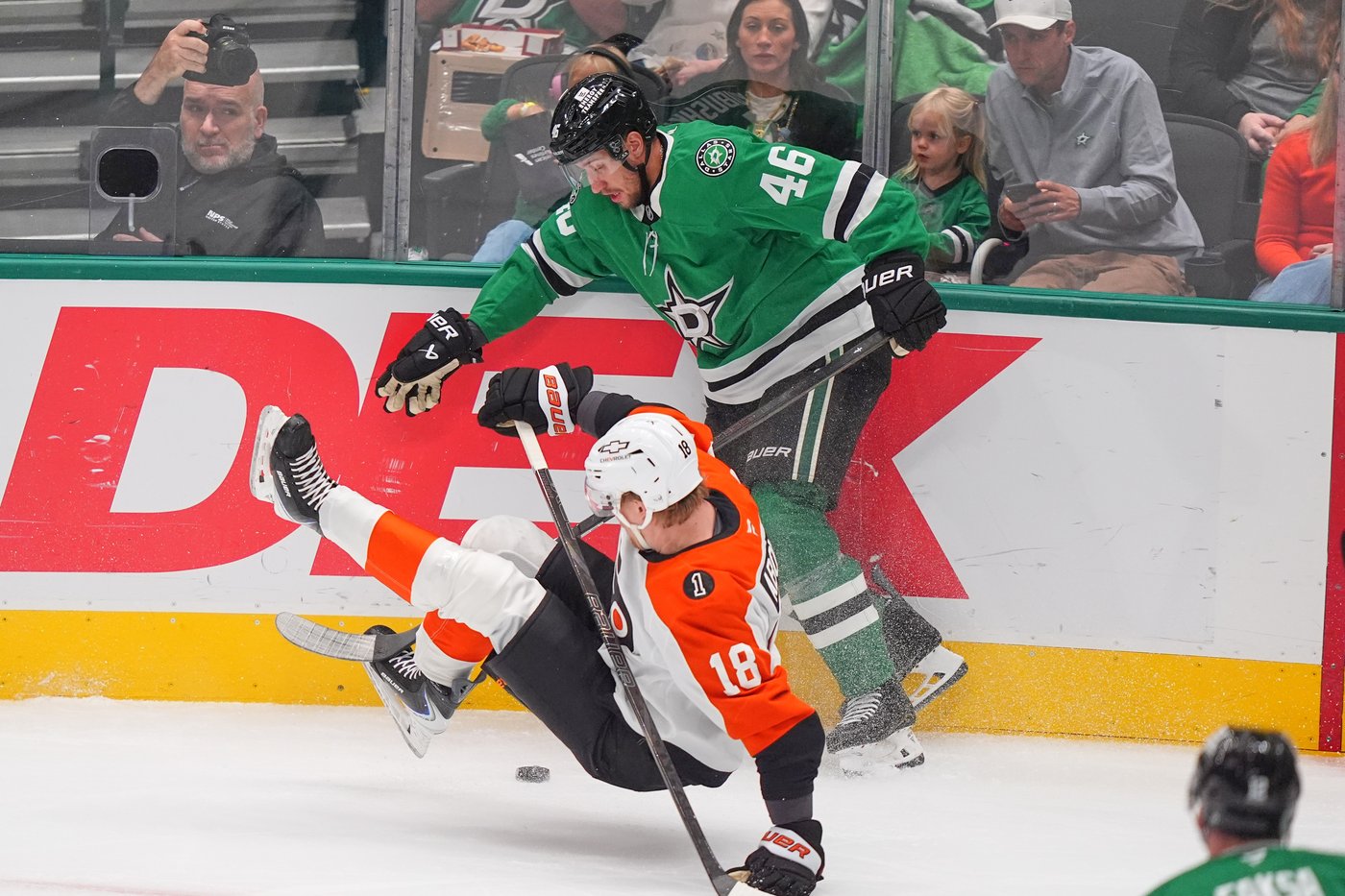 Robertson's natural hat trick leads Stars past Flyers 5-1 | iNFOnews.ca Robertson's natural hat trick leads Stars past Flyers 5-1 | iNFOnews.ca