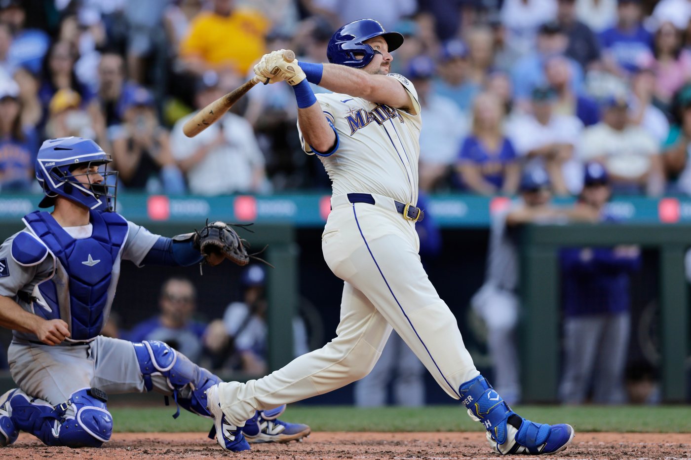 Kershaw works 5 1/3 scoreless innings in final regular-season start as Dodgers top Mariners 6-1 | iNFOnews.ca