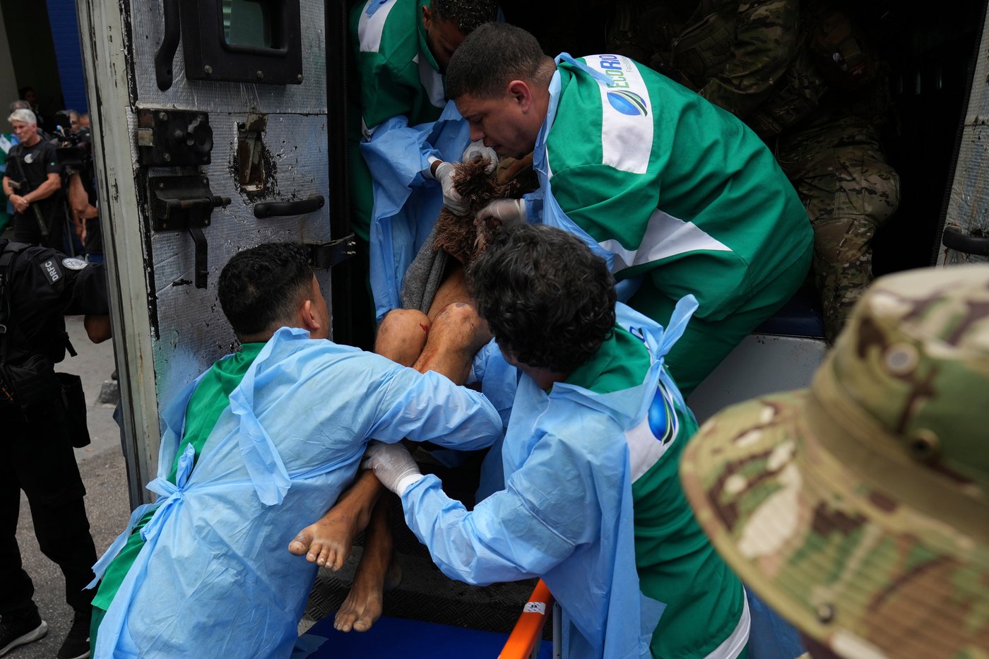 Photos show massive police raid in Rio's favelas leaving dozens dead in clashes with drug gangs | iNFOnews.ca