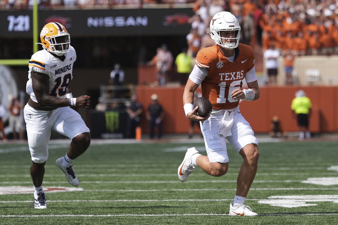 Manning runs for 2 touchdowns but struggles again in passing game as No. 7 Texas beats UTEP 27-10 | iNFOnews.ca