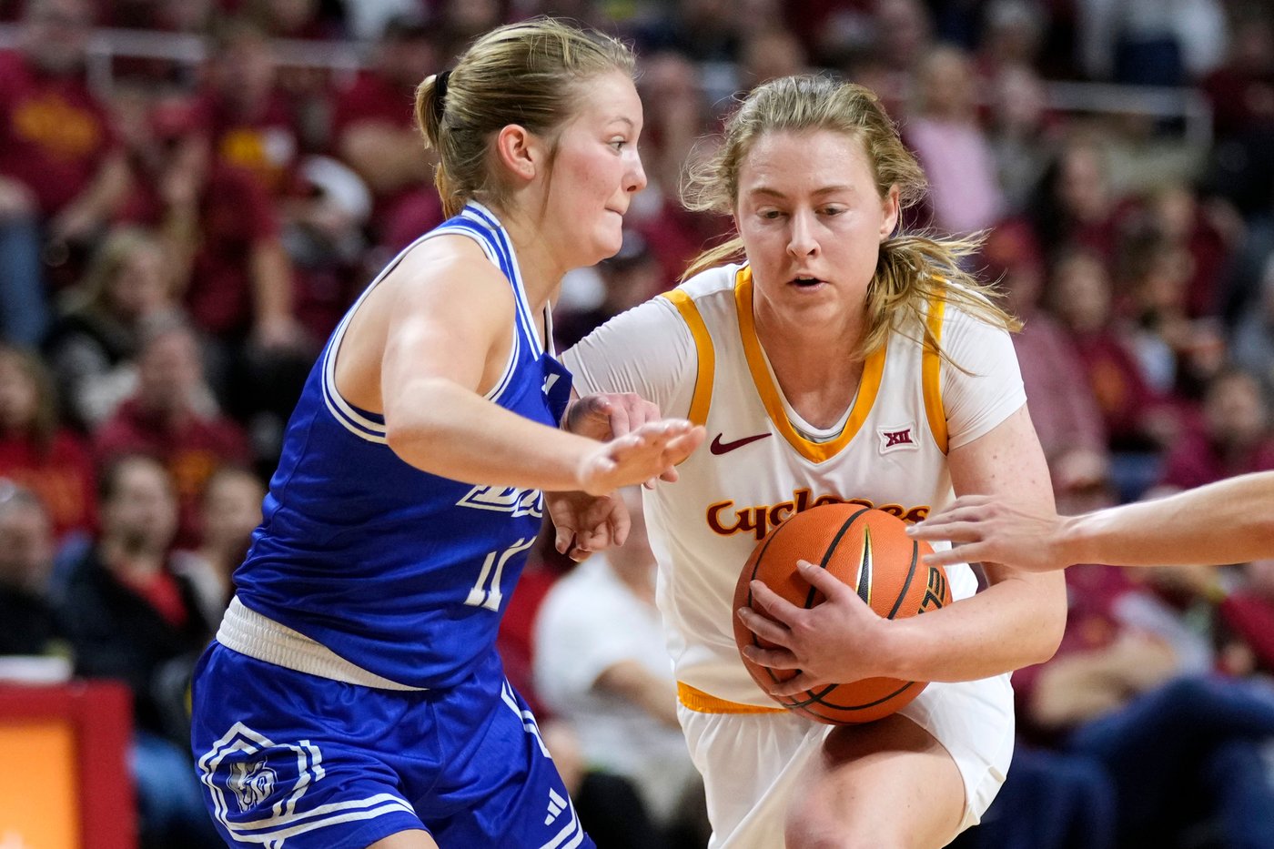 Iowa's Taylor McCabe suffers ACL tear shortly before sister Peyton is hurt during Drake's game | iNFOnews.ca