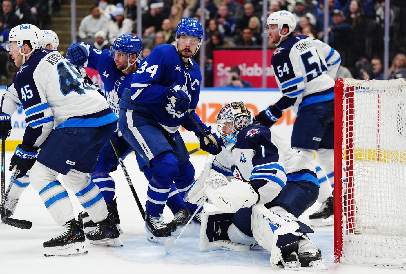 Matthews shines, pulls within one of franchise goals record as Leafs keep rolling | iNFOnews.ca