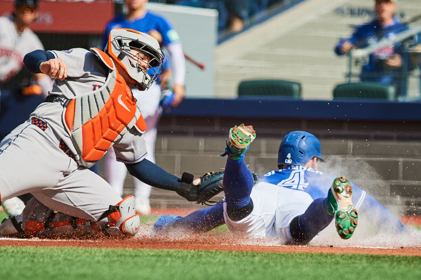 Kevin Gausman pitches a complete game shutout as Blue Jays blank Astros 6-0 | iNFOnews.ca