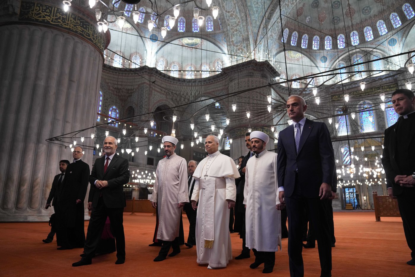 Pope Leo XIV visits the iconic Blue Mosque on the second day of his trip to Turkey | iNFOnews.ca