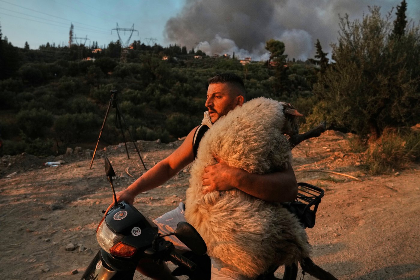 AP photographers capture destruction, heartache and resilience as climate change advanced in 2025 | iNFOnews.ca AP photographers capture destruction, heartache and resilience as climate change advanced in 2025 | iNFOnews.ca