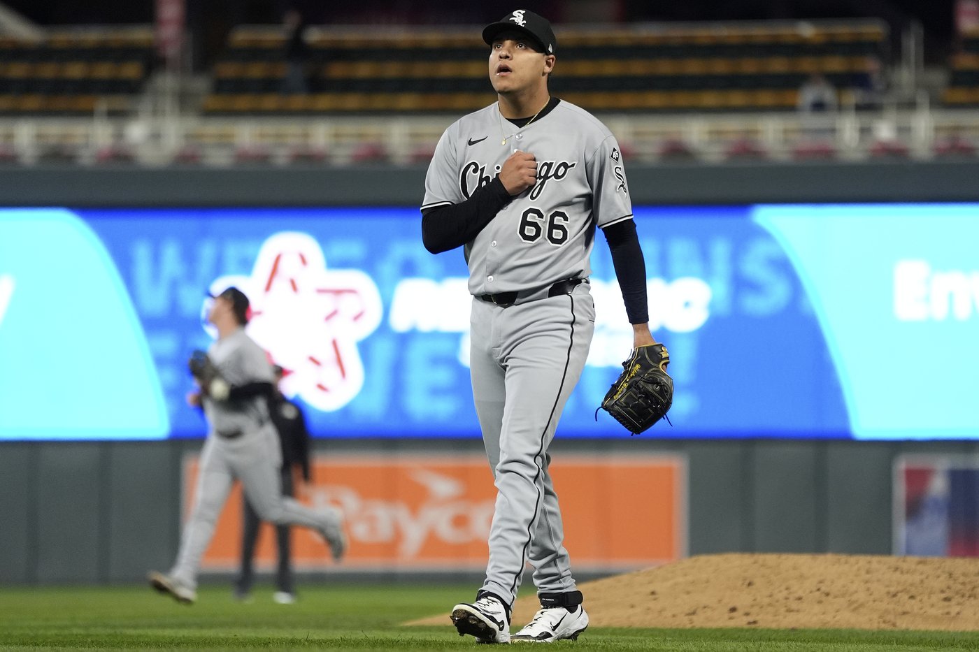 White Sox rally again to sweep Twins, win fifth straight | iNFOnews.ca