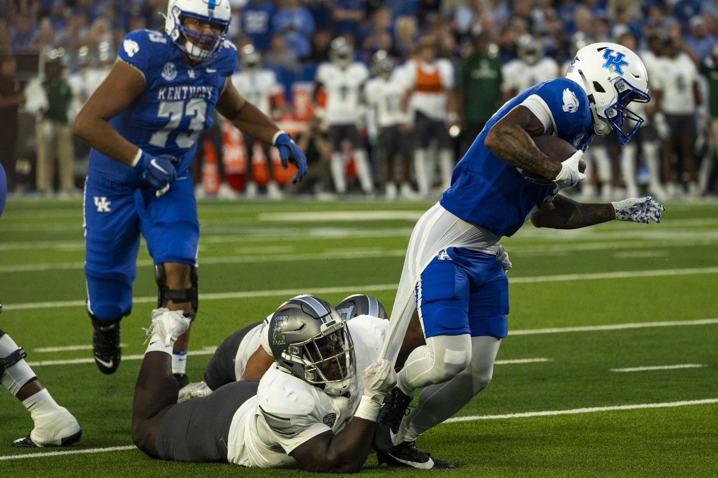 McGowan runs for 3 TDs, Boley passes for 2 scores as Kentucky beats E. Michigan 48-23 | iNFOnews.ca