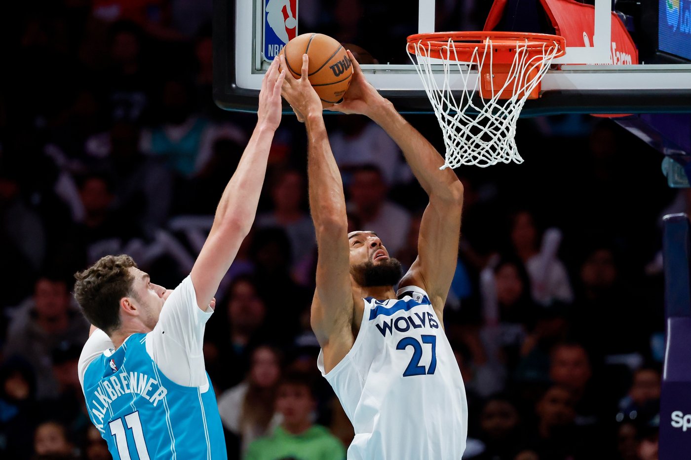 Randle scores 30 as Timberwolves beat Hornets 122-105 | iNFOnews.ca Randle scores 30 as Timberwolves beat Hornets 122-105 | iNFOnews.ca