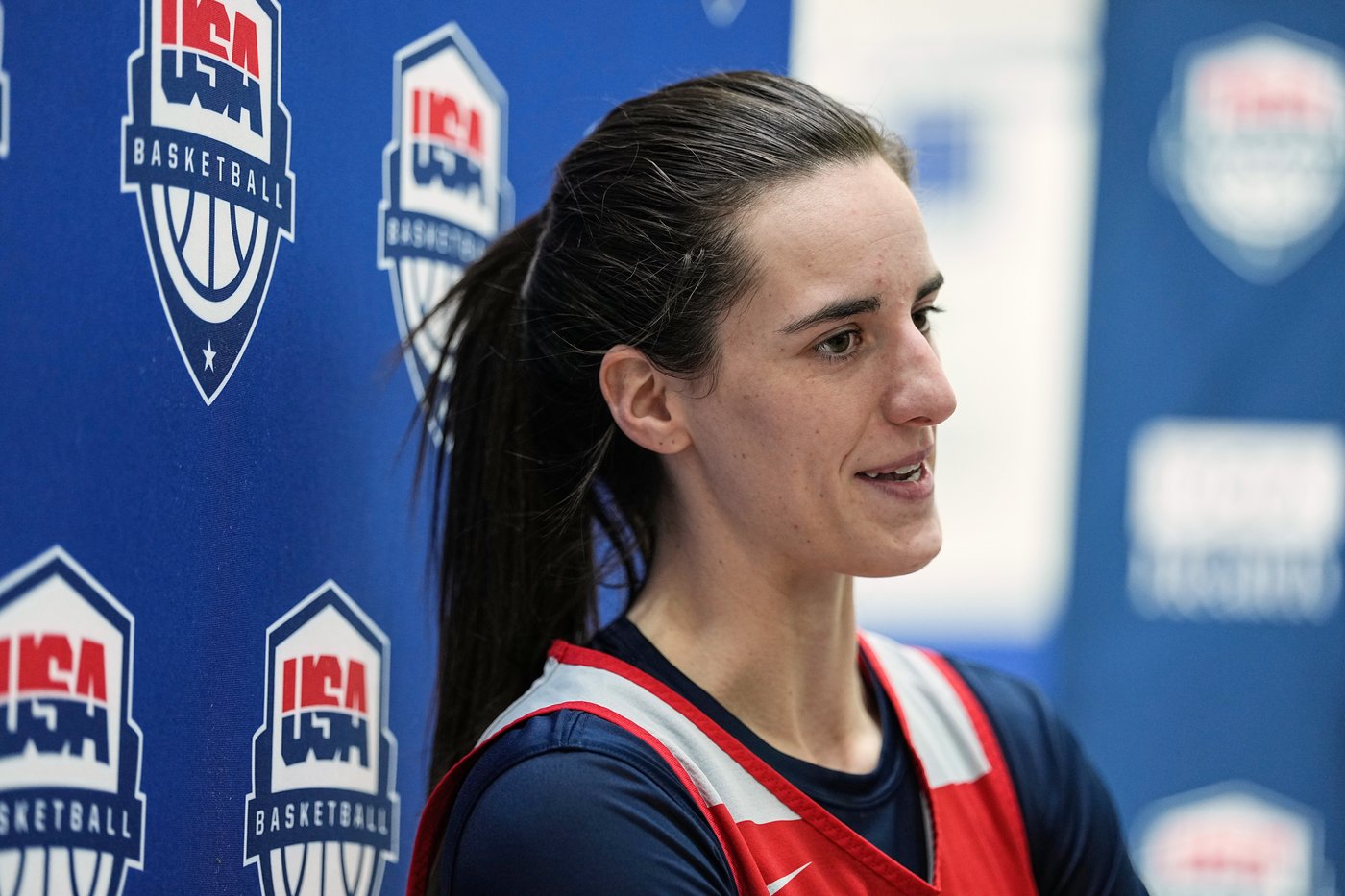 Caitlin Clark returns to court after injury-filled season, making USA Basketball senior team debut | iNFOnews.ca Caitlin Clark returns to court after injury-filled season, making USA Basketball senior team debut | iNFOnews.ca