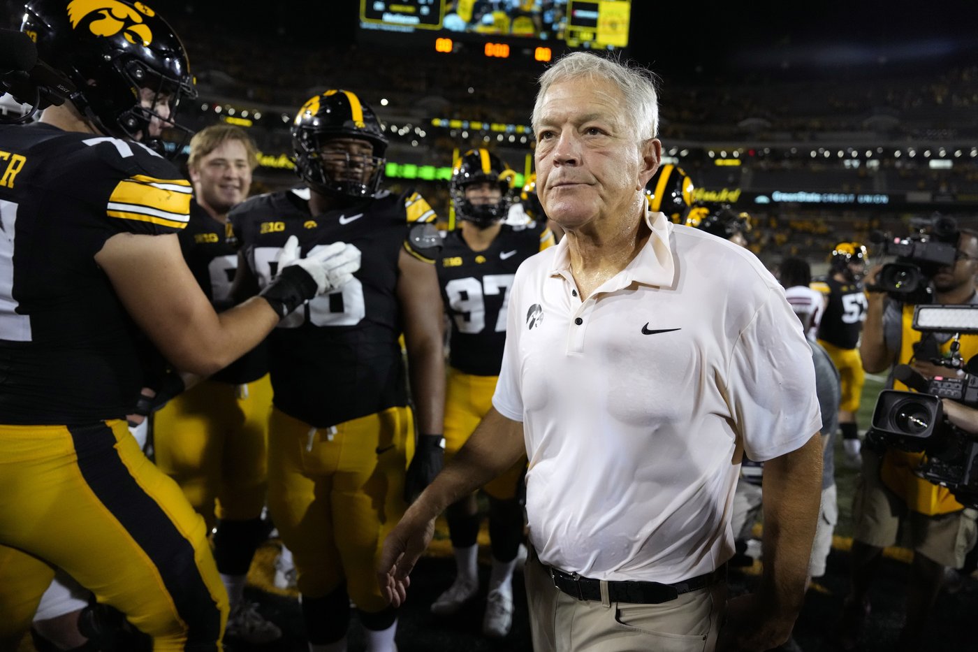 Iowa's Kirk Ferentz becomes Big Ten's winningest coach as Hawkeyes beat Massachusetts, 47-7 | iNFOnews.ca