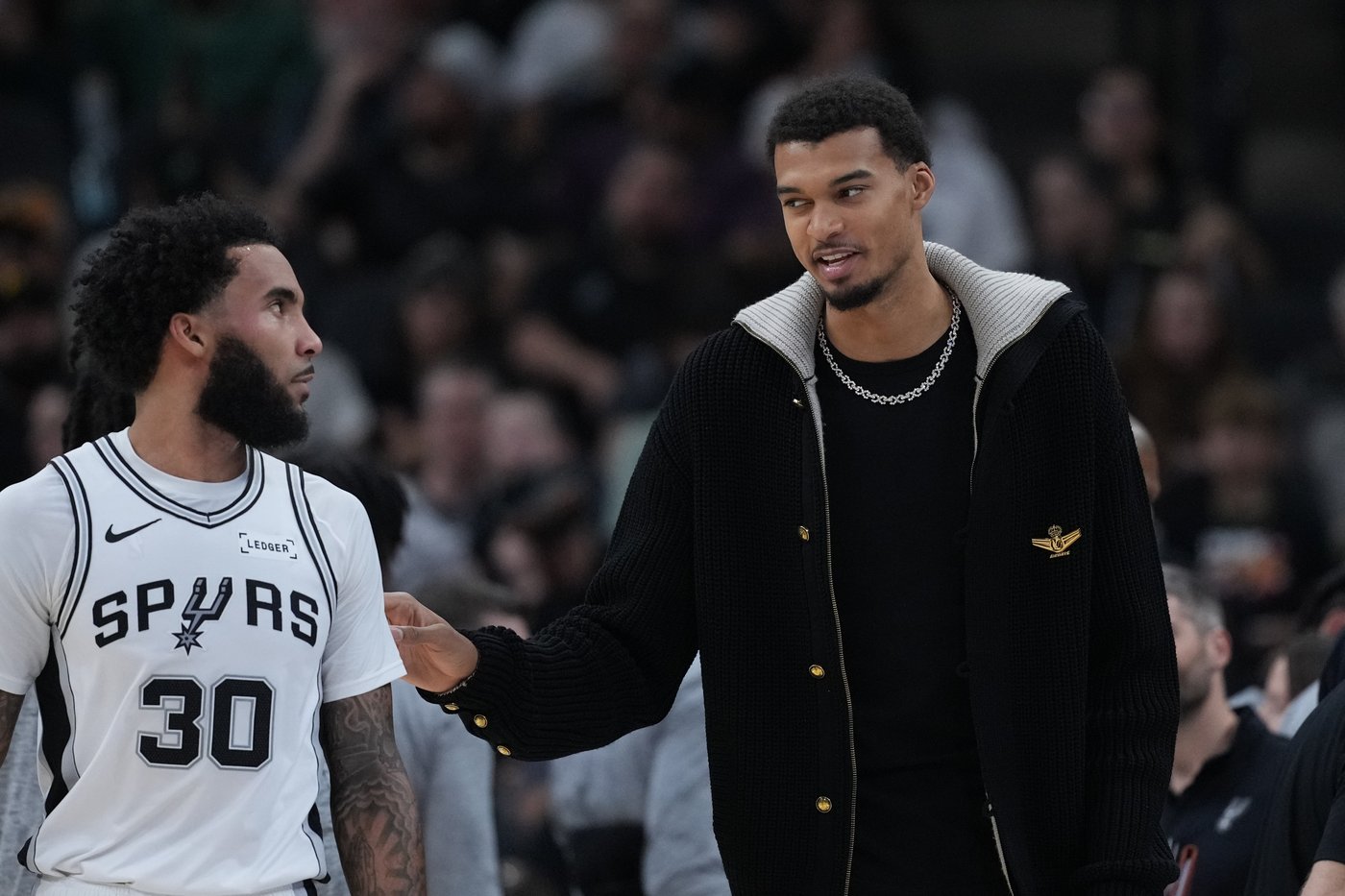 Fox's season-high 28 points leads Spurs past Kings, 123-110, as Wembanyama sits out with calf injury | iNFOnews.ca Fox's season-high 28 points leads Spurs past Kings, 123-110, as Wembanyama sits out with calf injury | iNFOnews.ca