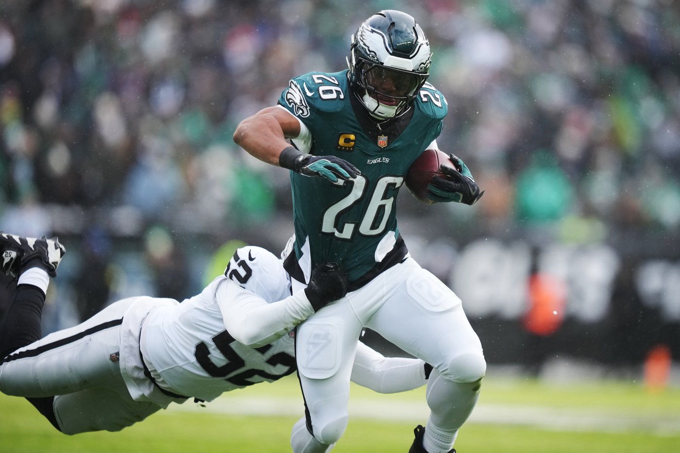 Jalen Hurts rebounds with 3 TD passes as Eagles snap losing streak in 31-0 rout of Raiders | iNFOnews.ca Jalen Hurts rebounds with 3 TD passes as Eagles snap losing streak in 31-0 rout of Raiders | iNFOnews.ca