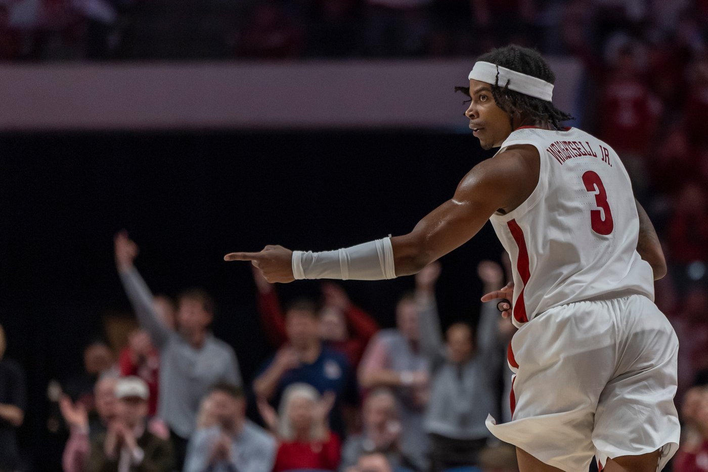 Burries scores 28 points as No. 1 Arizona rallies from halftime deficit to beat No. 12 Alabama 96-75 | iNFOnews.ca Burries scores 28 points as No. 1 Arizona rallies from halftime deficit to beat No. 12 Alabama 96-75 | iNFOnews.ca