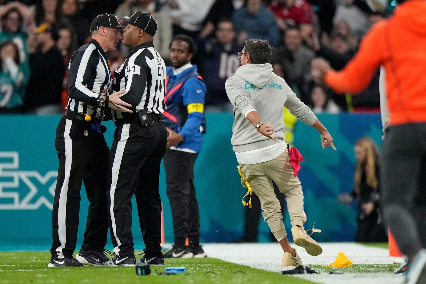 Mike McDaniel says family time, a chance for rest and a Dolphins' winning streak align perfectly | iNFOnews.ca