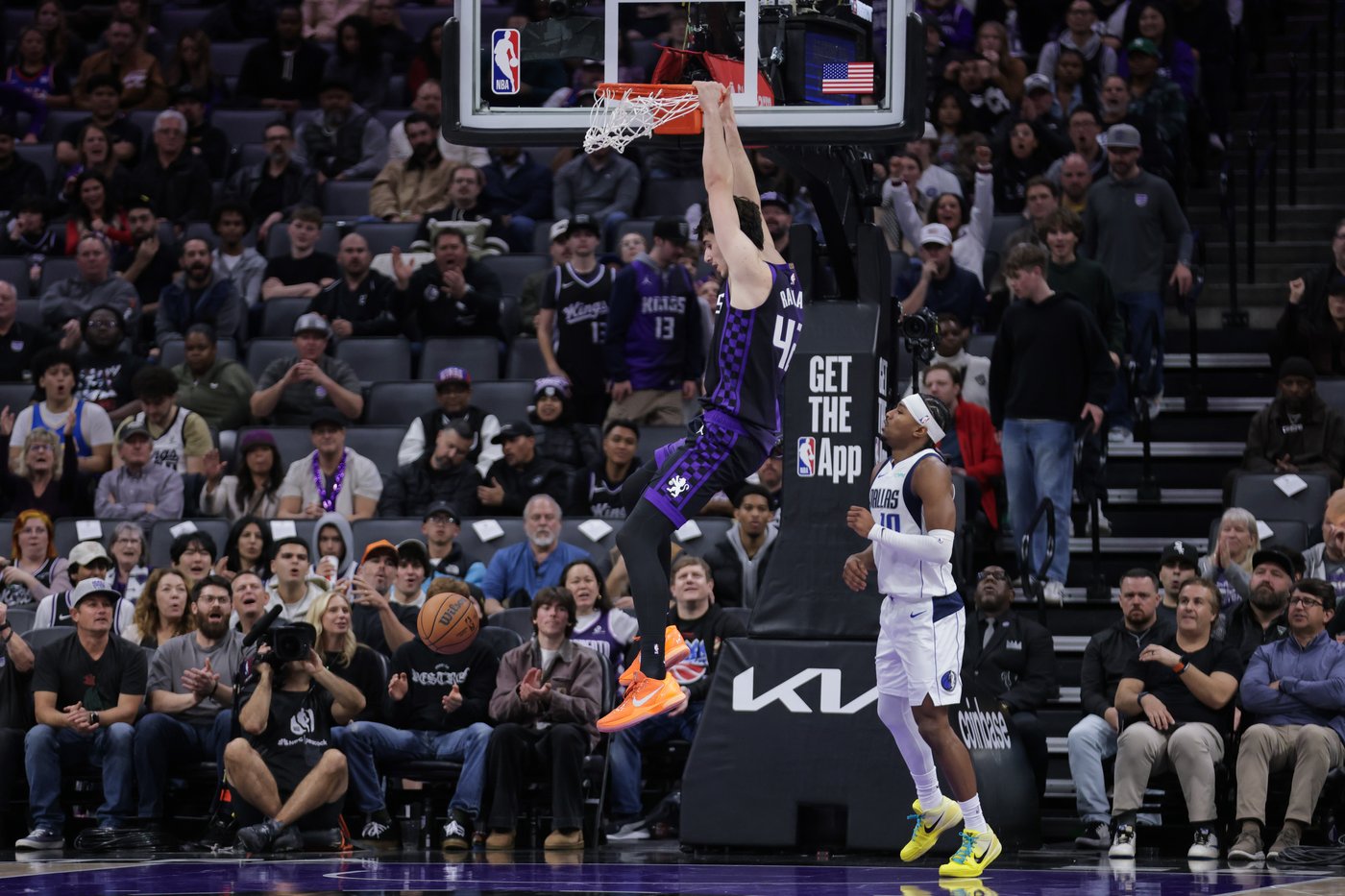 Brandon Williams hits a late 3-pointer, gives Mavericks 100-98 win over Kings | iNFOnews.ca