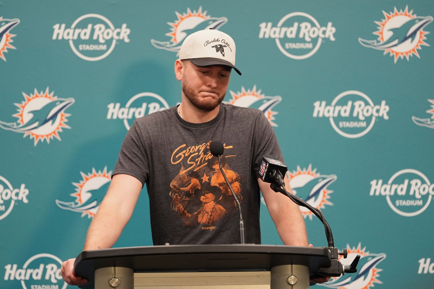 Dolphins' Mike McDaniel declines to discuss his future after another embarrassing loss | iNFOnews.ca