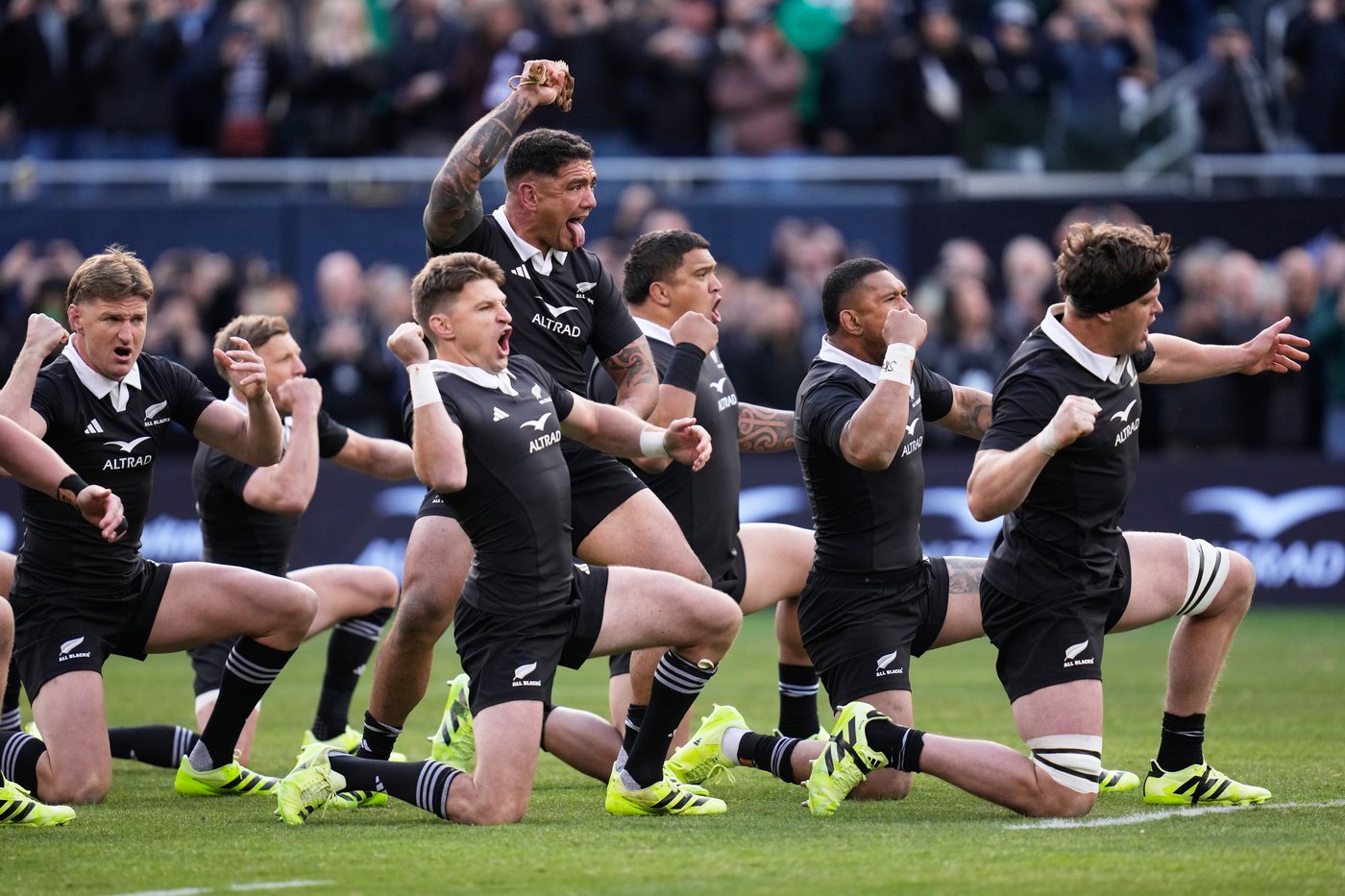New Zealand rallies with three late tries to beat Ireland 26-13 at Soldier Field | iNFOnews.ca
