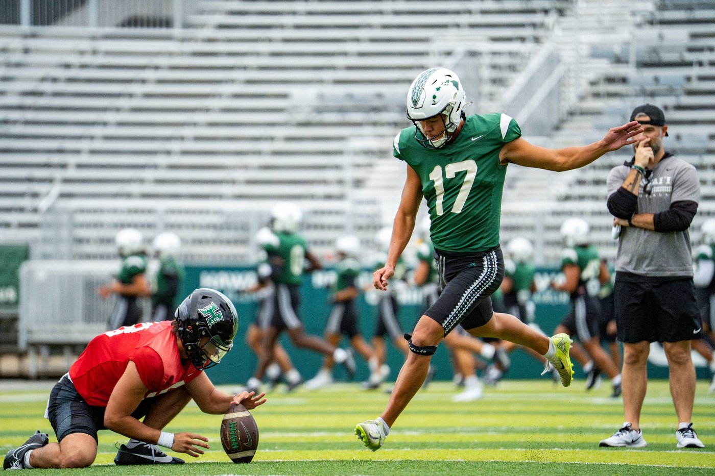 Hawaii's YouTube kicker dubbed the 'Tokyo Toe' used grit to become an AP All-American with NFL hopes | iNFOnews.ca