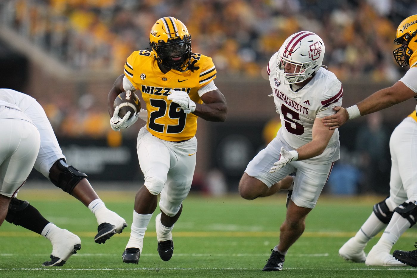 Pribula completes Missouri-record 21 straight passes, No. 20 Tigers beat UMass 42-6 | iNFOnews.ca