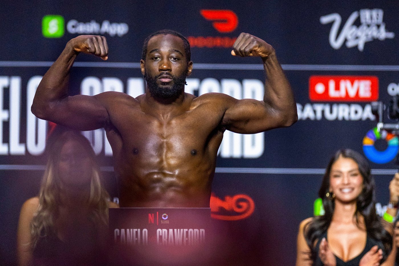 Omaha police ticket boxing champ Crawford for reckless driving, order him out of vehicle at gunpoint | iNFOnews.ca