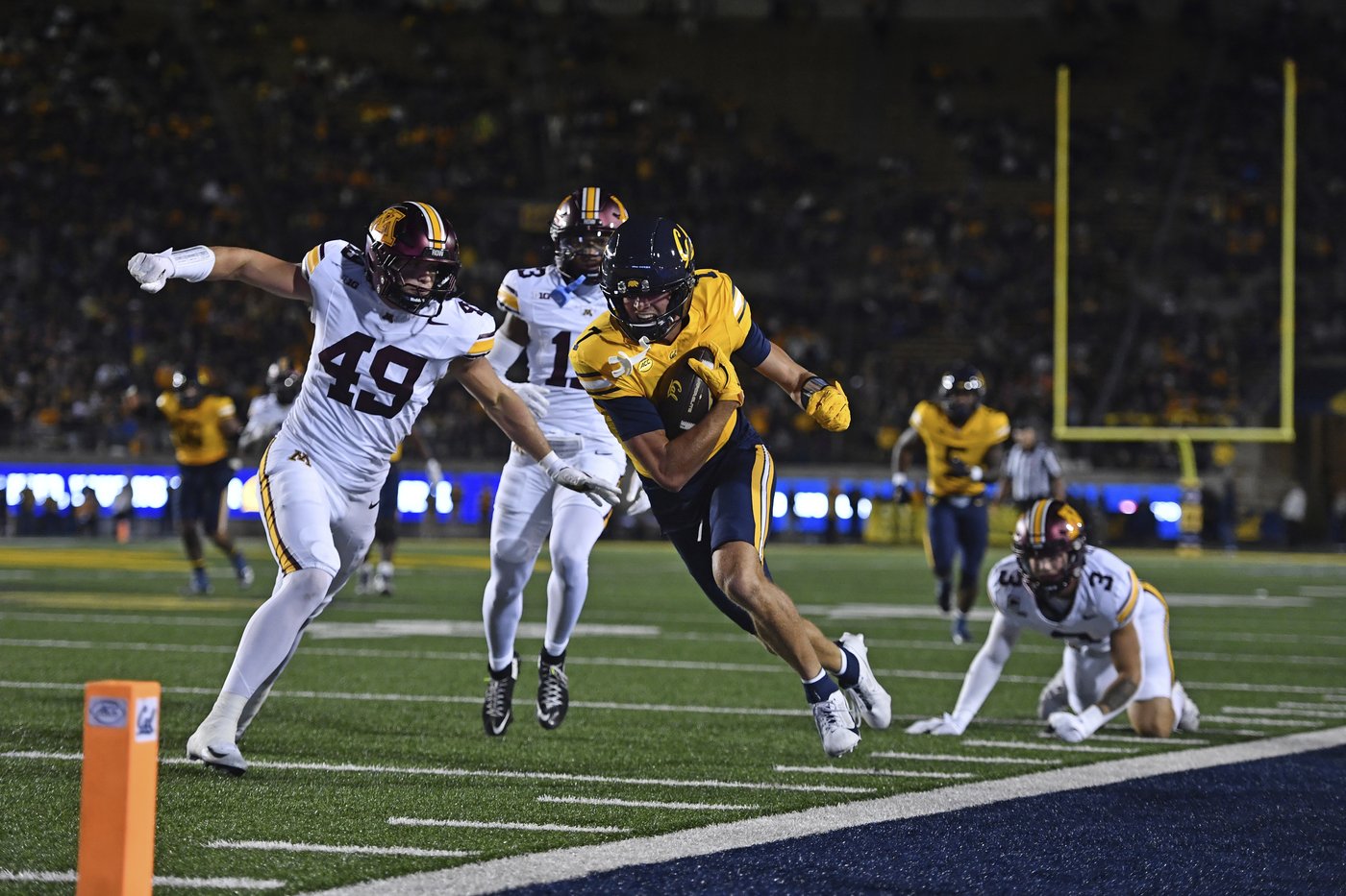 Sagapolutele's 3 TD passes lead Cal to 27-14 win over Minnesota | iNFOnews.ca