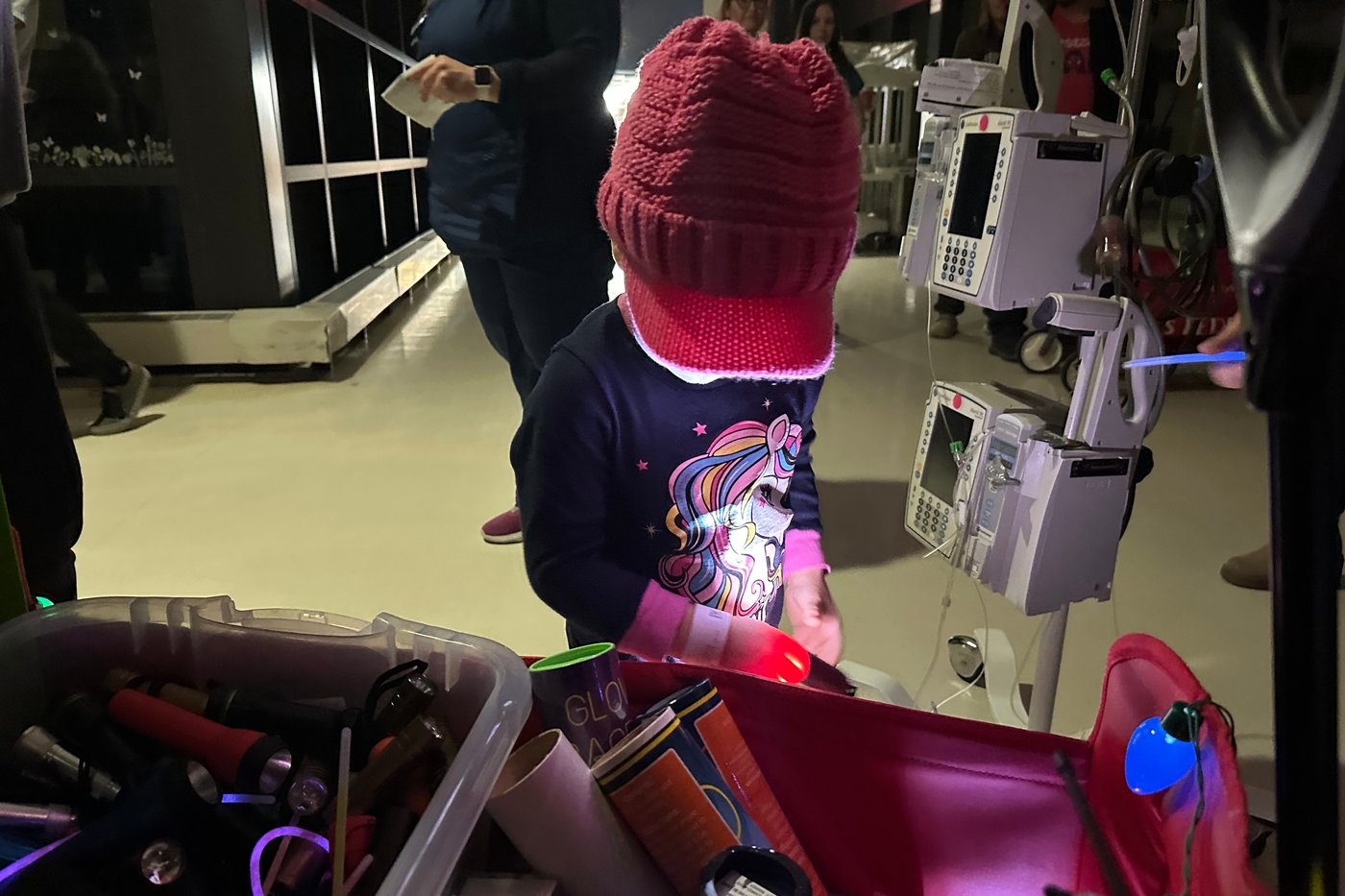 A nightly tradition brings light and hope to children at Michigan hospital | iNFOnews.ca A nightly tradition brings light and hope to children at Michigan hospital | iNFOnews.ca