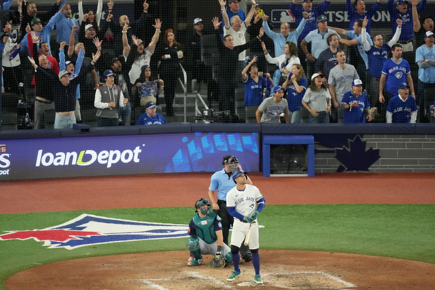 Photo Gallery: Blue Jays advance to World Series with 4-3 win over the Mariners | iNFOnews.ca
