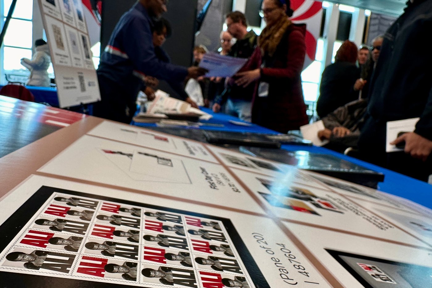 Postal Service unveils new Muhammad Ali stamp in champ's hometown | iNFOnews.ca