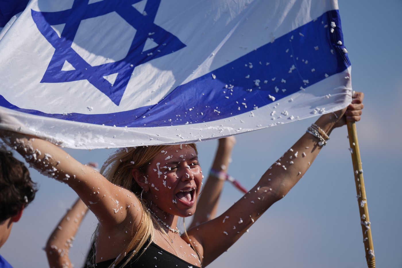 Israelis and Palestinians rejoice as hostages are released and prisoners freed, in photos | iNFOnews.ca