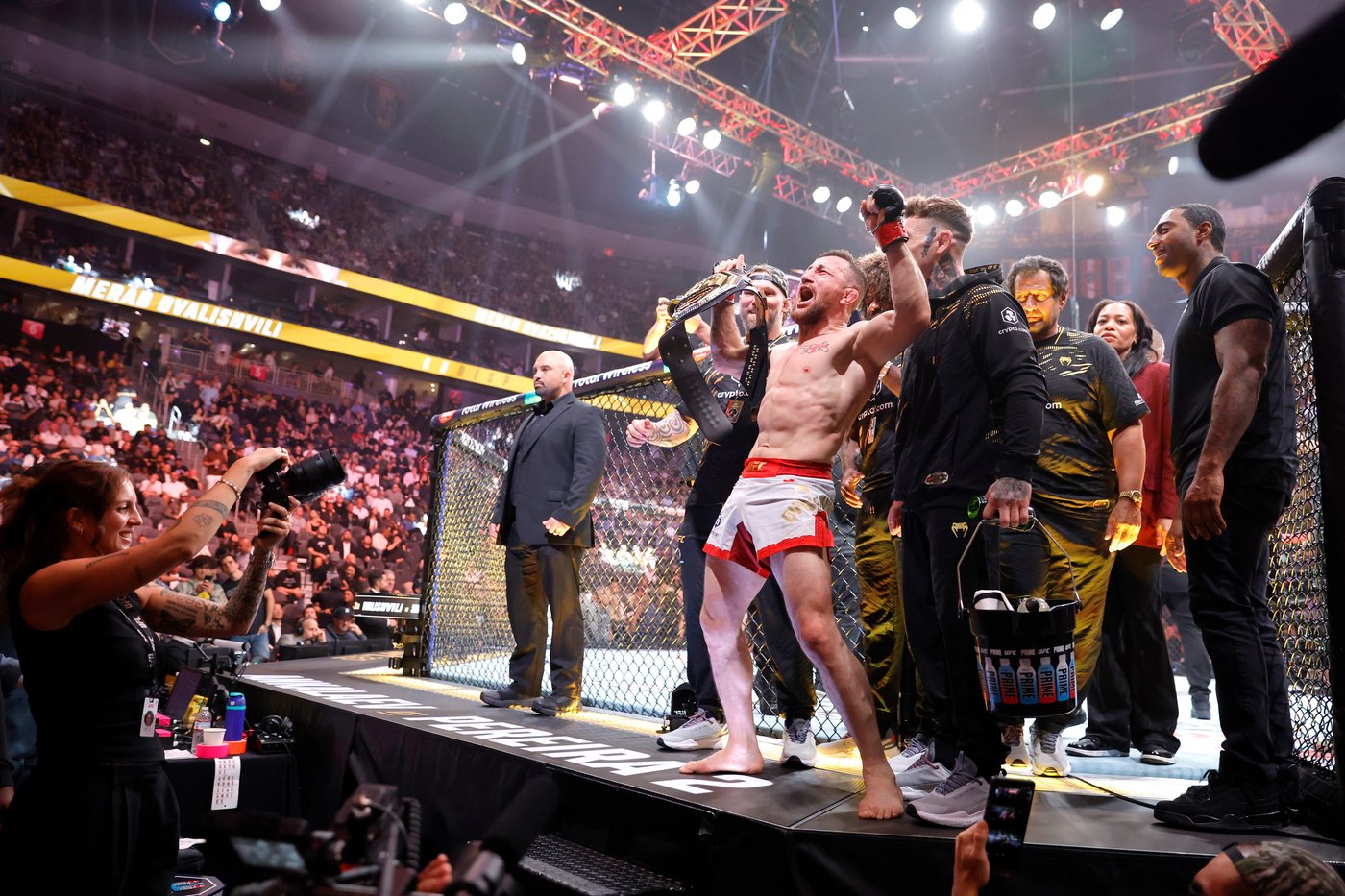 Pereira dethrones Ankalaev with a 1st-round stoppage at UFC 320 | iNFOnews.ca