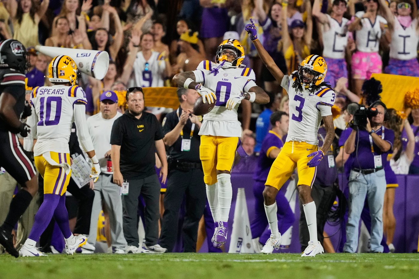 Nussmeier and No. 11 LSU overcome mistakes to beat South Carolina 20-10 | iNFOnews.ca