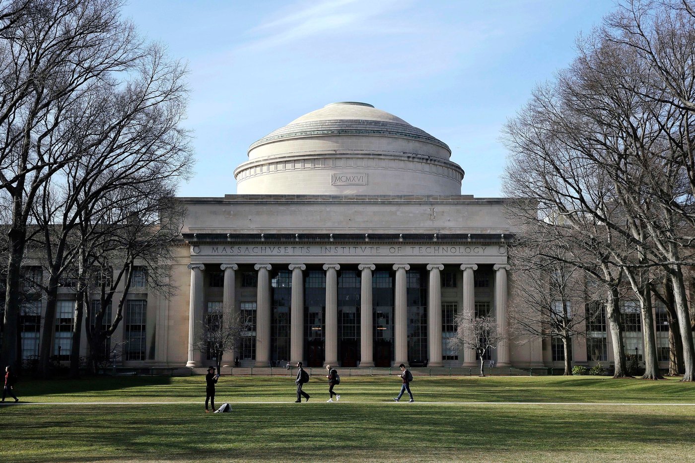 An MIT professor was fatally shot at his home and police launched a homicide investigation | iNFOnews.ca An MIT professor was fatally shot at his home and police launched a homicide investigation | iNFOnews.ca