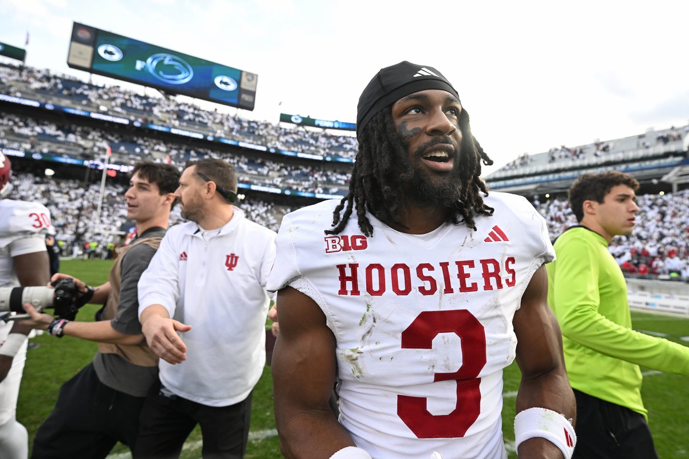 Omar Cooper Jr's toe-tap TD keeps No. 2 Indiana's undefeated season alive vs Penn State in 27-24 win | iNFOnews.ca