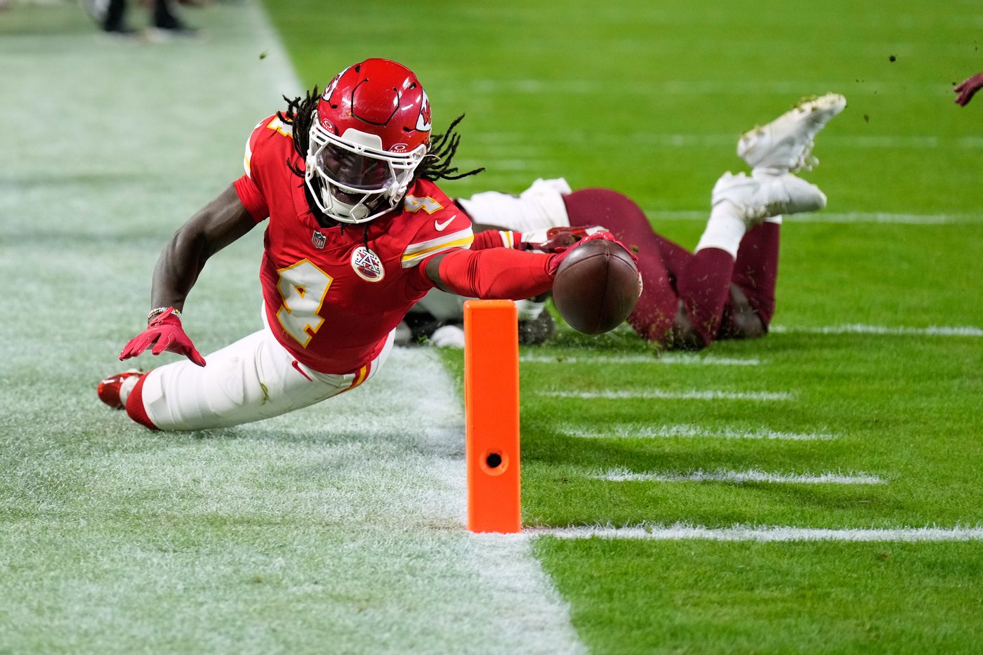 Mahomes, Hunt lead Chiefs to dominant 28-7 win over Commanders, their 9th straight in the series | iNFOnews.ca Mahomes, Hunt lead Chiefs to dominant 28-7 win over Commanders, their 9th straight in the series | iNFOnews.ca