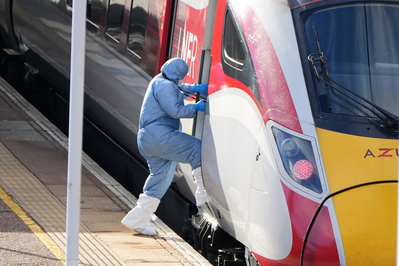 UK police charge man with attempted murder over train stabbing that wounded 11 people | iNFOnews.ca
