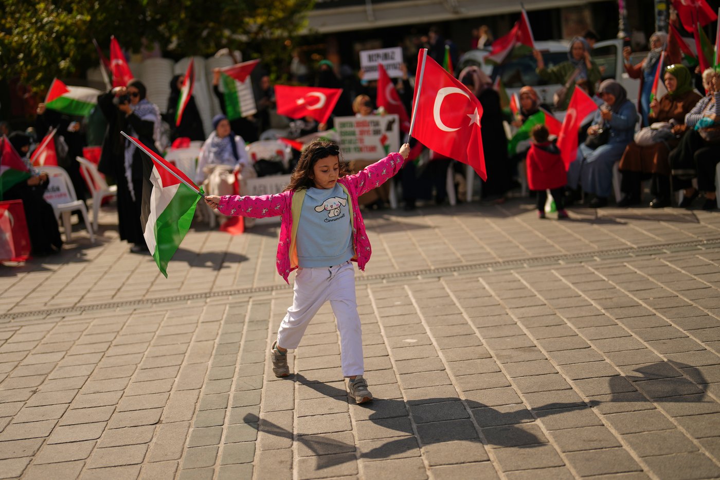 Photos show widespread protests after Israeli forces intercept Gaza-bound flotilla | iNFOnews.ca
