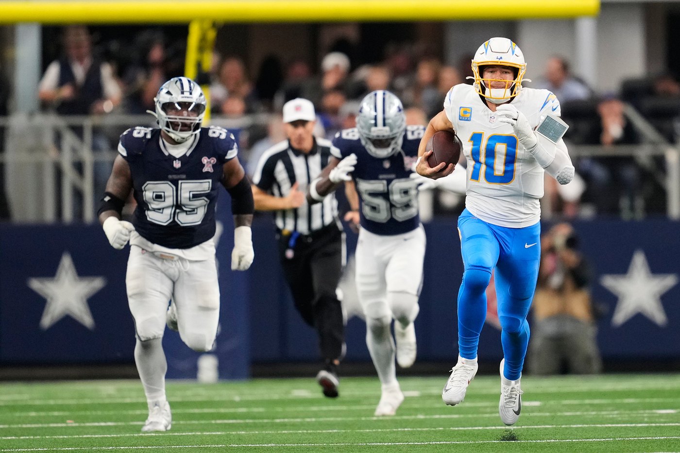 Justin Herbert keeps Chargers rolling toward playoffs with 34-17 win over Cowboys | iNFOnews.ca